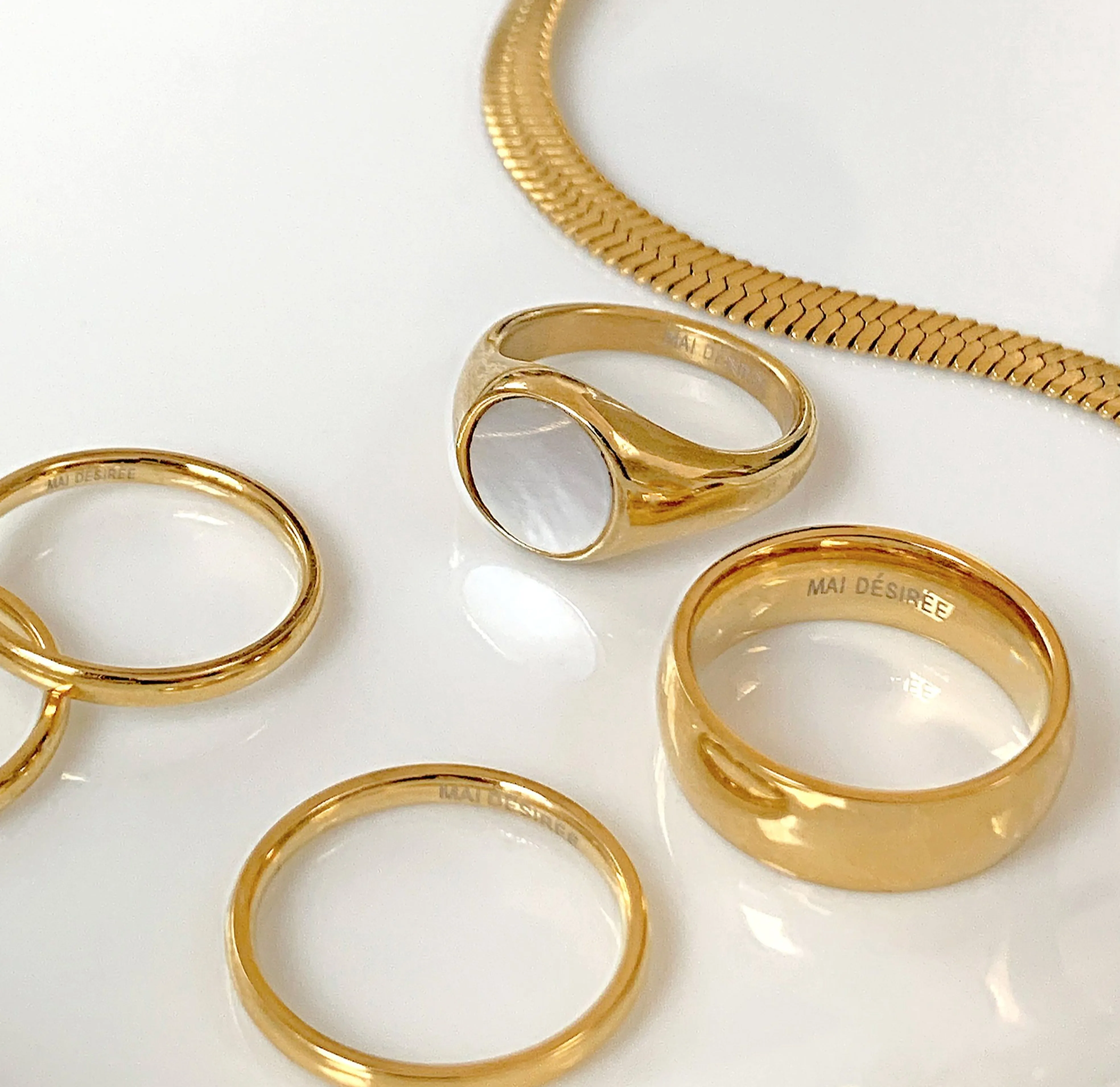 DEMI GOLD PEARL SIGNET RING