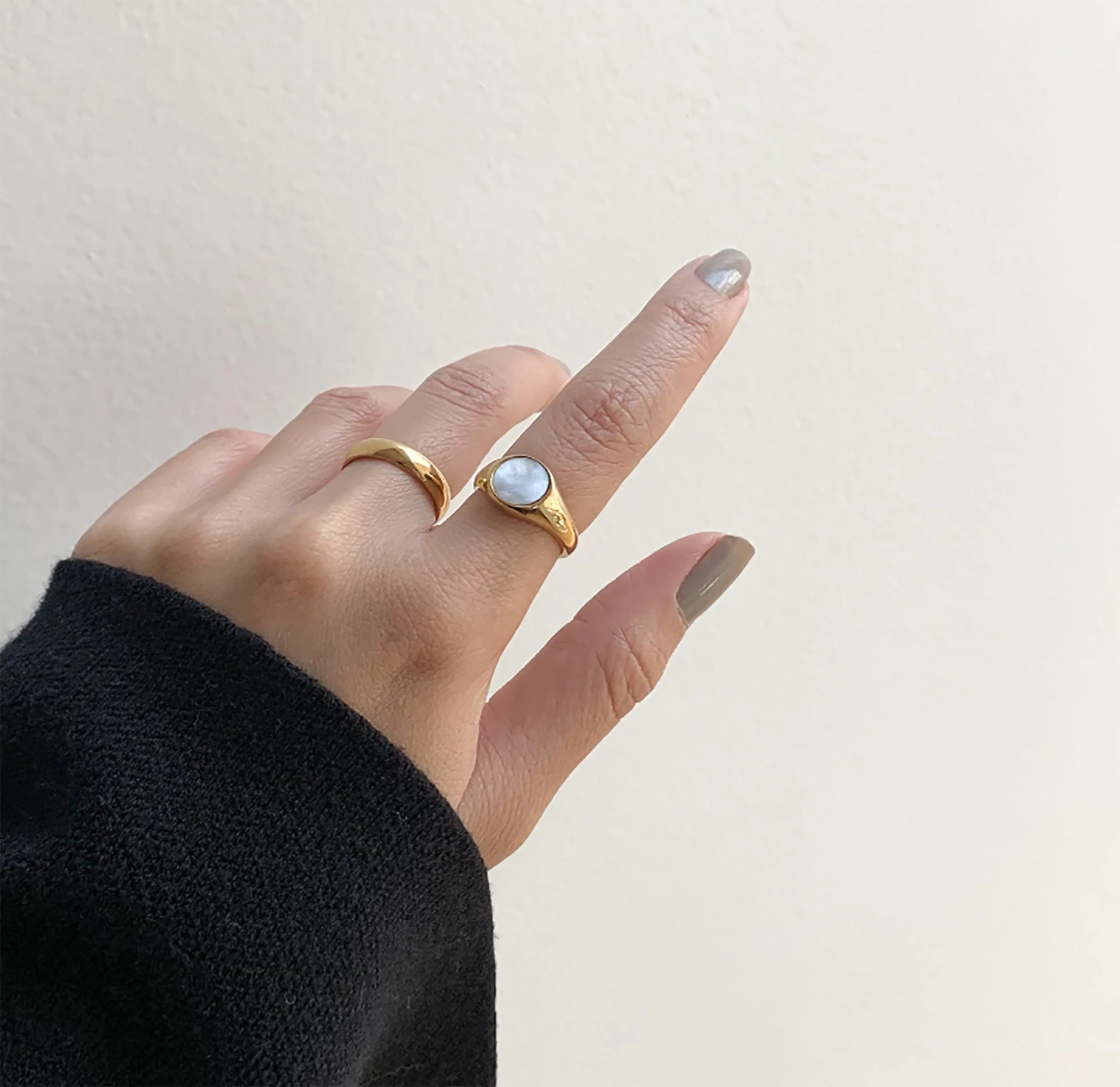 DEMI GOLD PEARL SIGNET RING