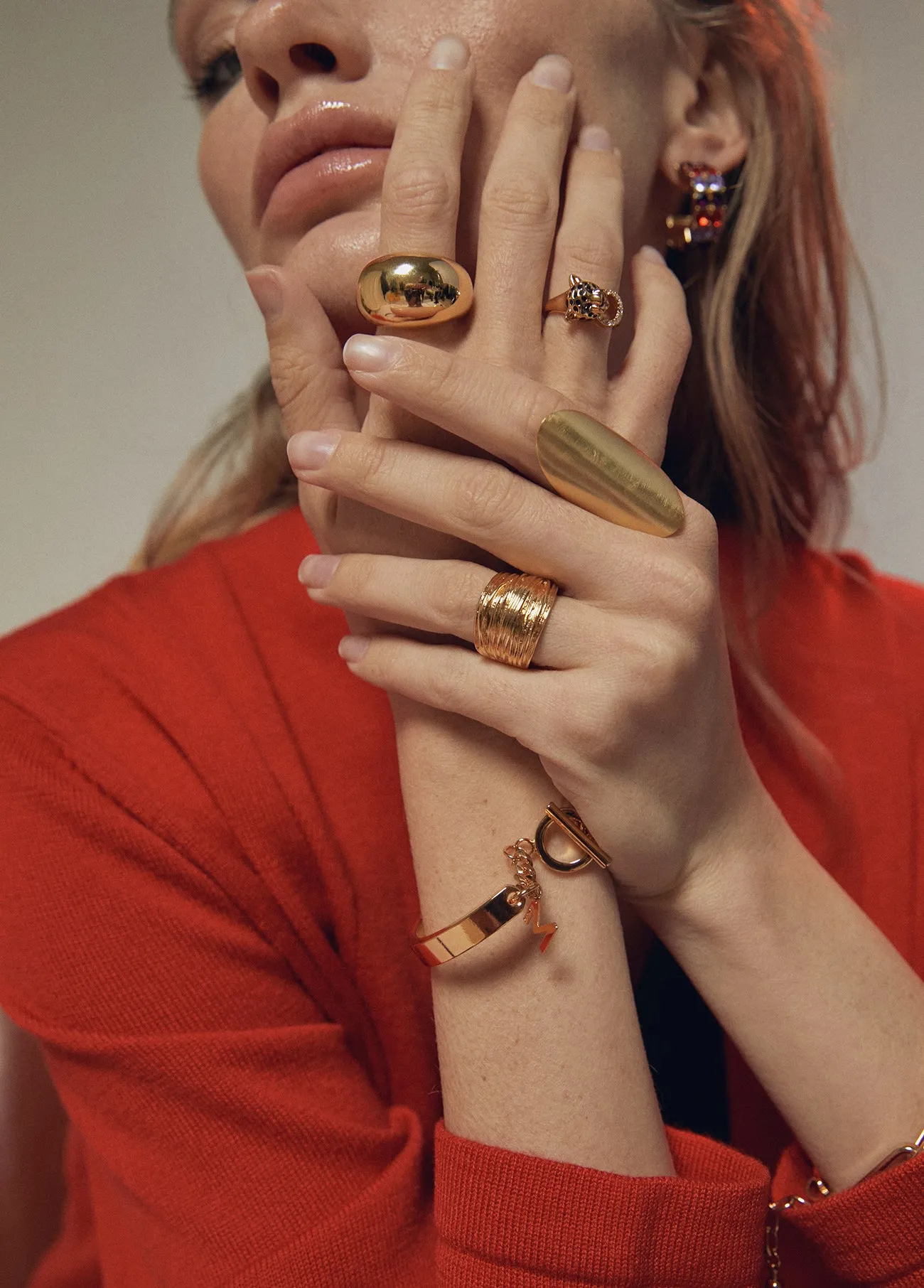 Oval signet ring